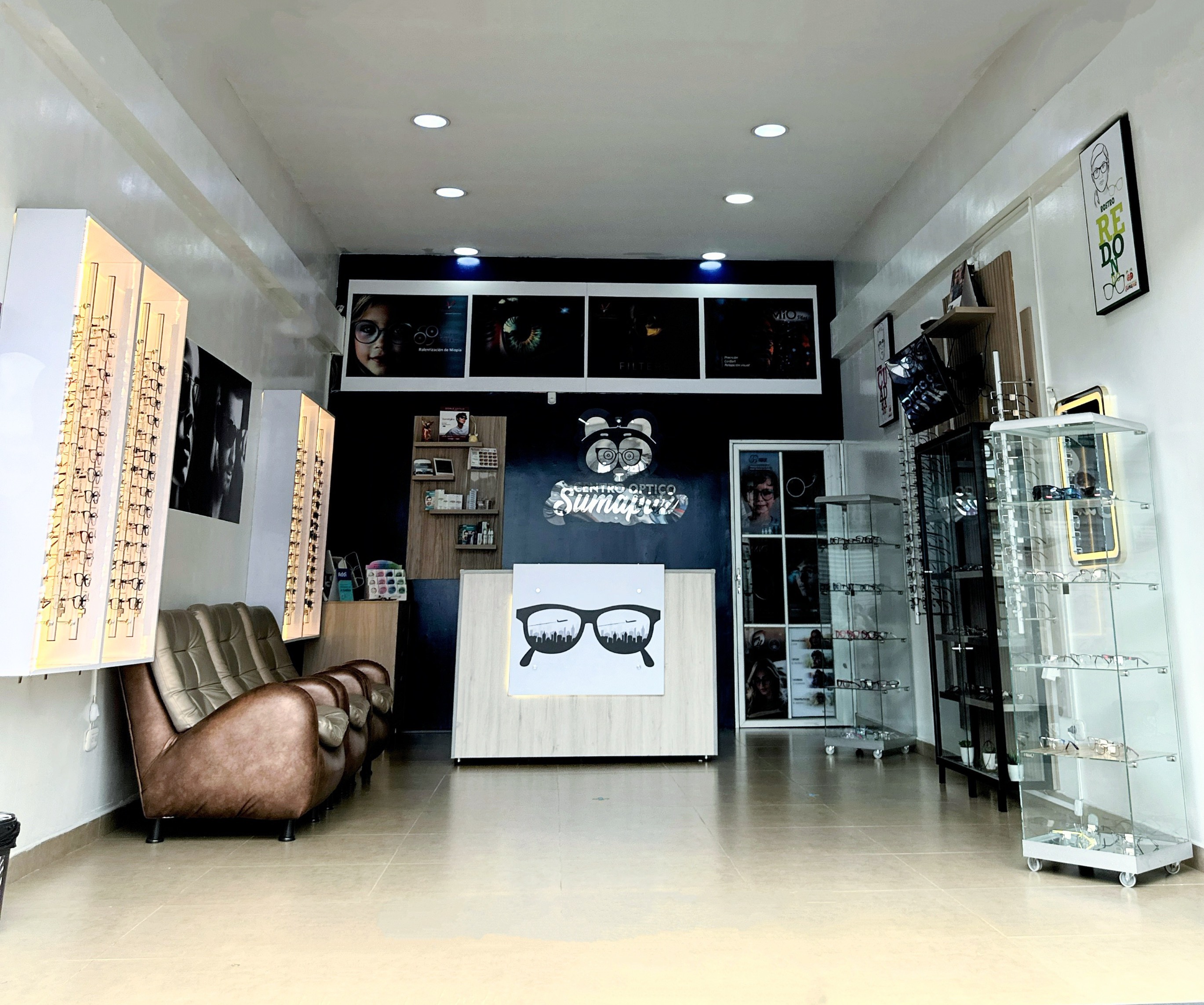 Asesoría personalizada para elección de lentes en Centro Óptico Sumapaz.